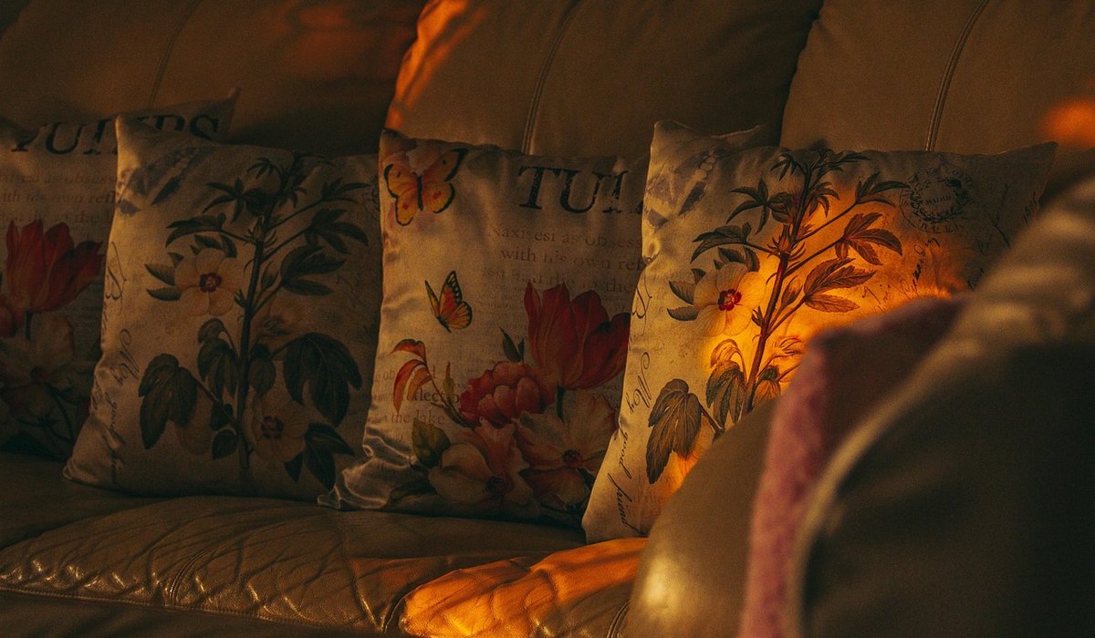 Why Ochre Works Well with Cool British Light